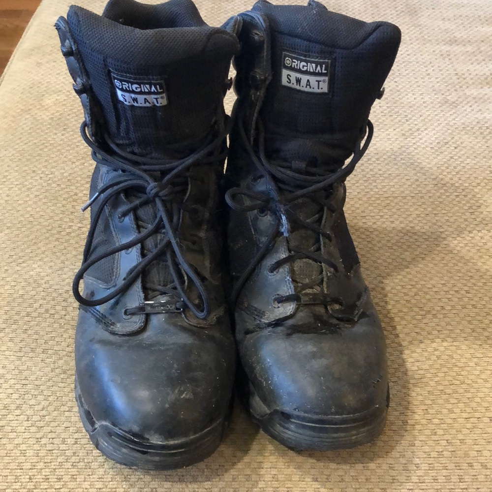 Original S.W.A.T. 6" Classic lace up Boot
Size 14 W
